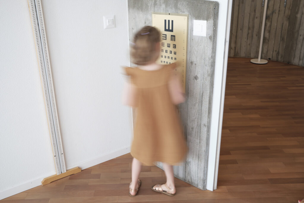 Augentest in der Kinderpraxis Witikon